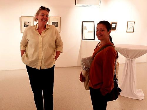 Barbara Schäfer (links) und Monika Lafer im Beuys-Kontext. (Foto: Martin Krusche)