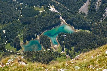 Tiefblick vom Pribitz-Gipfel zum Grünen See