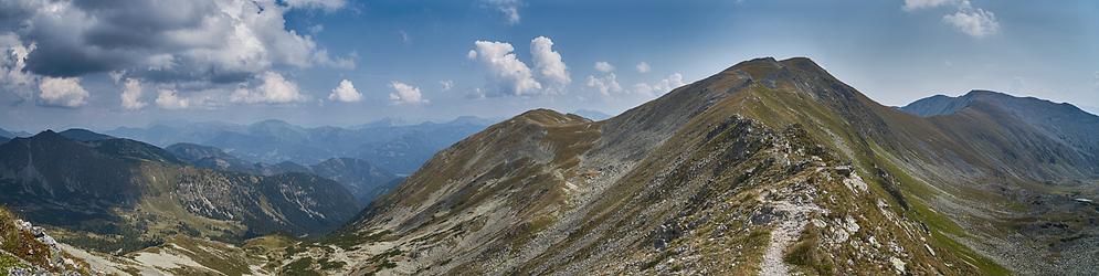 Hämmerkogel (rechte Bildhälfte) und Eisenerzer Alpen (links im Hintergrund)