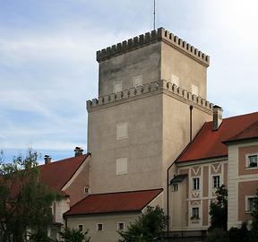 Schloss Lamberg, Römerturm, Foto: Christoph Waghubinger (Lewenstein). Aus: WikiCommons 