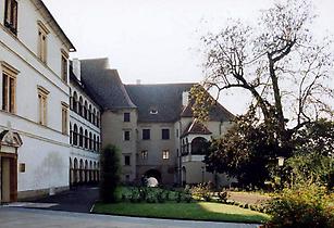 Innenhof von Schloss Seggau., Foto: Norbert Kaiser. Aus: Wikicommons unter CC 