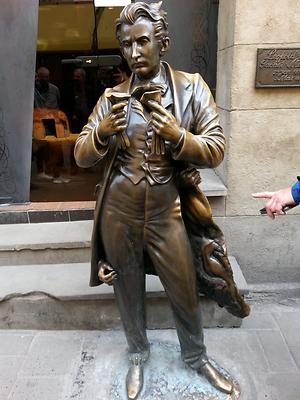 Bronze-Statue des Dichters Leopold von Sacher-Masoch