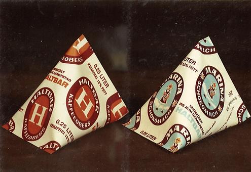 Foto der Tetra Paks, die ab 1955 in Stainach in Verwendung waren