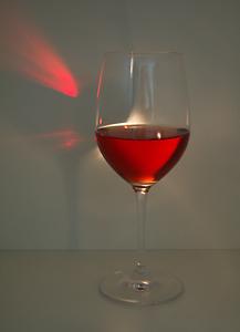 Schillernder Rosè von feinster Qualität: Ein Glas Schilcherwein BAMBOO BEAST (KK)