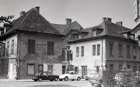 Der Schützenhof 1976 von Osten gesehen vor seiner Sanierung