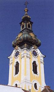 Der barockisierte Glockenturm der Hartberger Pfarrkirche und sein Barockhelm gehören sicher zu den schönsten ihrer Zeit.