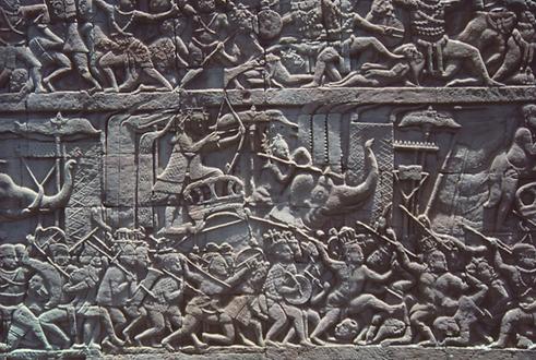 Auch hier sind die Innenwände mit Reliefs überzogen. Elefanten wurden immer wieder auch in Schlachten als Reittiere verwendet.