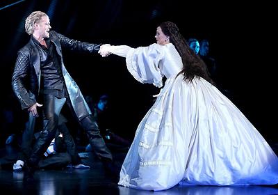 'Der Tod' und die Kaiserin: Mark Seibert und Annemieke van Dam im Musical 'Elisabeth' im Wiener Raimund Theater 2021.