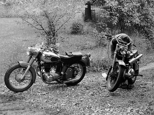 Greaser-Zeiten: Meine ersten beiden amtlichen Motorräder. Der Horex Regina (links) folgte die NSU Consul. - (Foto: Martin Krusche)