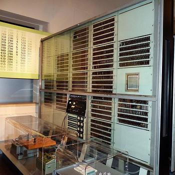 Transistorrechner „Mailüfterl“ von Heinz Zemanek und seinem Team, Wien 1957/58 – (Foto: Dr. Bernd Gross, Creative Commons)