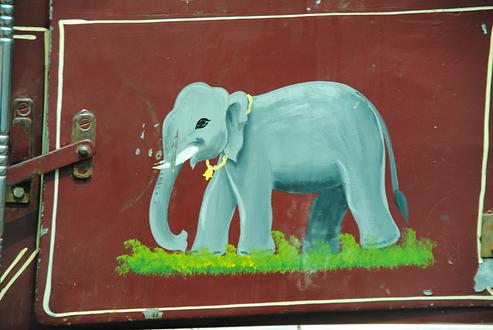 Elefantdekor am Auto