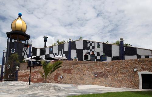 Das Hundertwasser Art Centre in Neuseeland sperrt - endlich! - auf. Am Sonntag, 20. Februar, ist es so weit