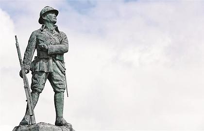 Denkmäler: heroischen Posen der Soldaten