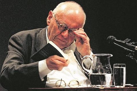 Ernst Jandl bei einer Lesung im Jahr 2000