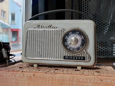 Solche Kofferradios boten uns einst Gelegenheit, den pflegsamen Umgang mit Batterien zu üben. (Foto: Martin Krusche)