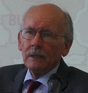 Andreas Kappeler ist emeritierter Professor für Osteuropäische Geschichte an der Universität Wien. Er gilt als einer der besten Kenner Russlands und der Ukraine im deutschsprachigen Raum