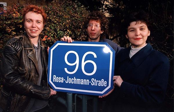 Rosa Jochmann war als Zeitzeugin des NS-Terrors bis ins hohe Alter aktiv. 1996 demonstrierten Aktivisten in Graz gegen die historisch belastete Kernstock-Straße