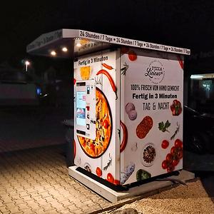 Ein Pizzaautomat in Unterweissach, Baden-Württemberg