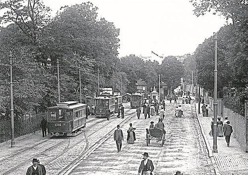 Straße in Pötzleinsdorf, um 1905.