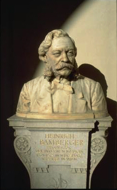 Heinrich von Bamberger. Porträtbüste von R. Kauffungen im Arkadenhof der Universität Wien, 1899., © Photoarchiv Dr. Herbert Schillinger.