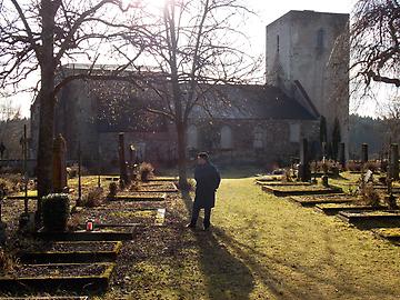 Kirche vom Friedhof aus