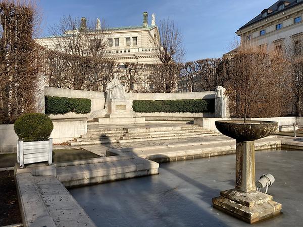 Elisabeth-Denkmal im Volksgarten Wien