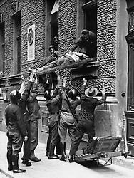 Juliputsch 1934: Gescheiterter Überfall der Nazi-Putschisten auf die RAVAG in der Johannesgasse in Wien 1. Foto., © Ch. Brandstätter Verlag, Wien, für AEIOU