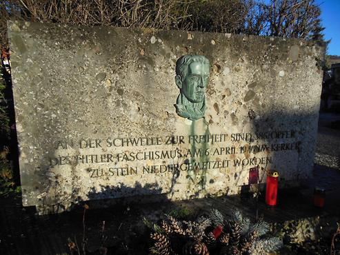 Gedenkstein am Kremser Friedhof