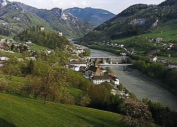 Losenstein mit Burg und Kraftwerk.