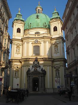 Peterskirche vom Graben aus gesehen