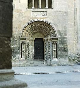 Romanik: Portal des Karners in Mödling, NÖ, © Franz Hubmann, Wien, für AEIOU