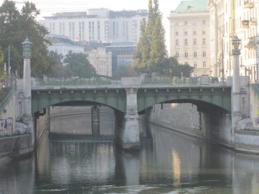Radetzkybrücke an der Wienflußmündung