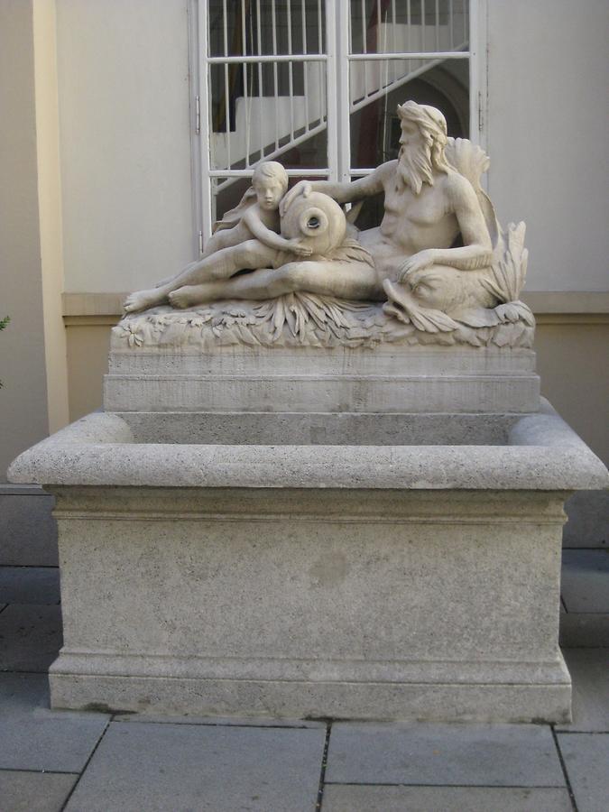 Herrengasse 13 – im ehem. Landhaushof – Isterbrunnen (Landhausbrunnen) von Joseph Klieber 1846
