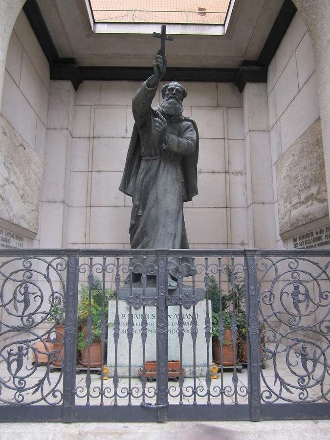 P. Marcus Aviano Denkmal