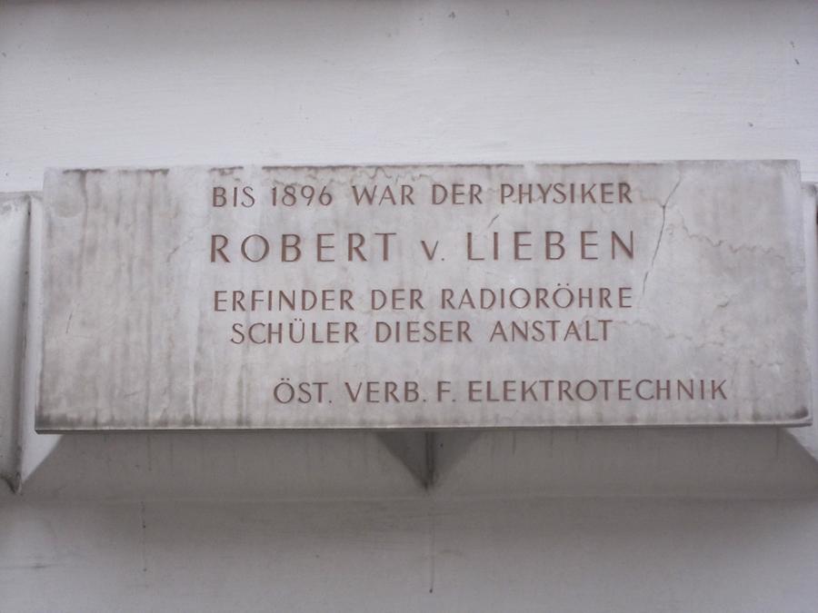 Robert von Lieben Gedenktafel