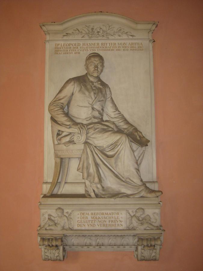 Leopold Hasner Ritter von Artha Wanddenkmal