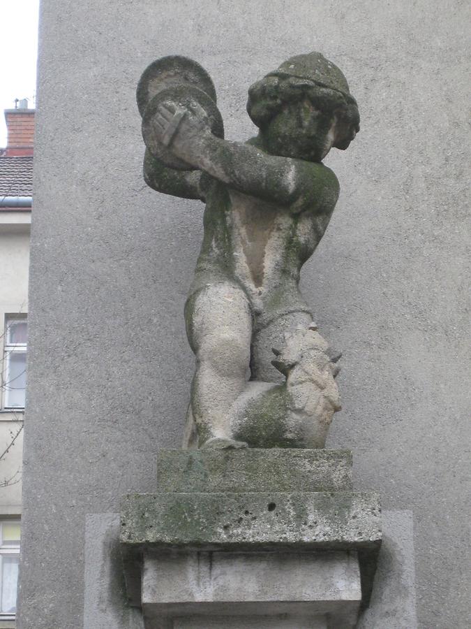 Putto mit Hahn