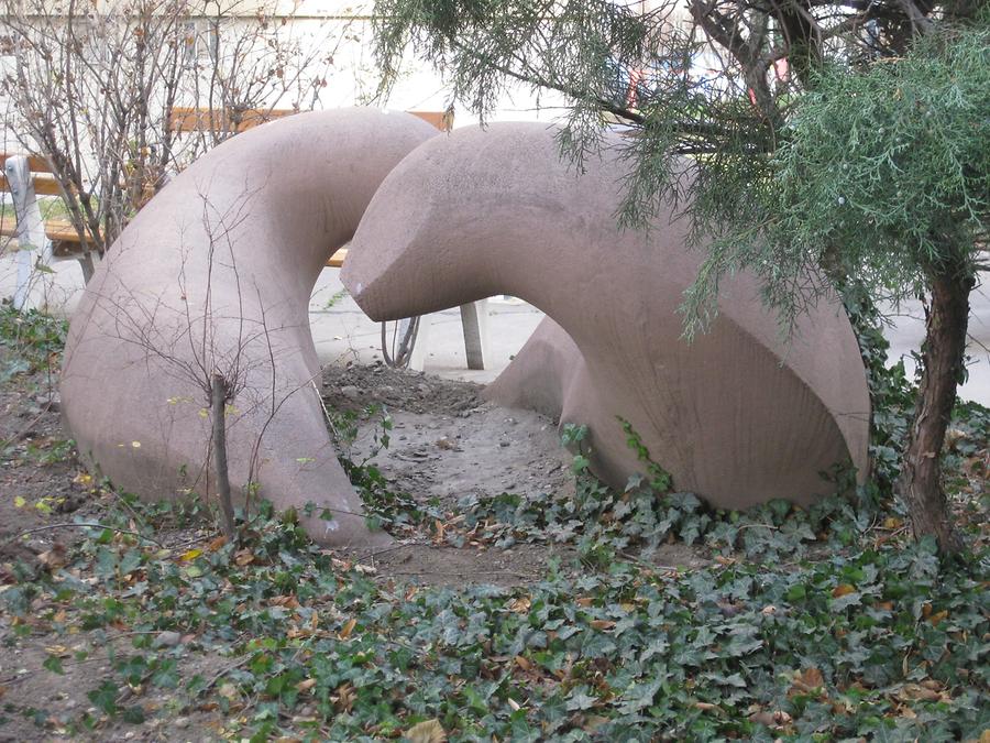 Plastik 'Zwei abstrakte Seehunde' von Heinrich Deutsch 1959