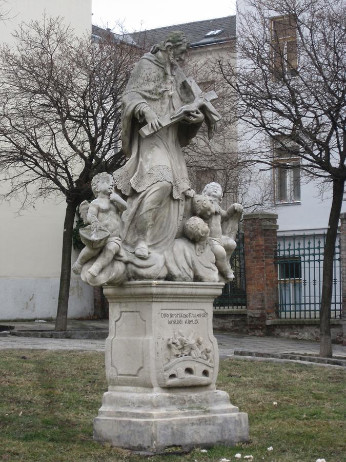 Hl. Johannes von Nepomuk vor der Erdberger Pfarrkirche Peter und Paul