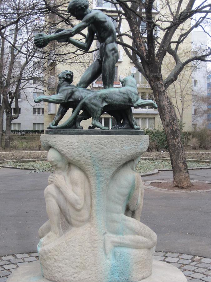 Skulpturengruppe 'Knabe mit Panthern' oder Scherzogruppe