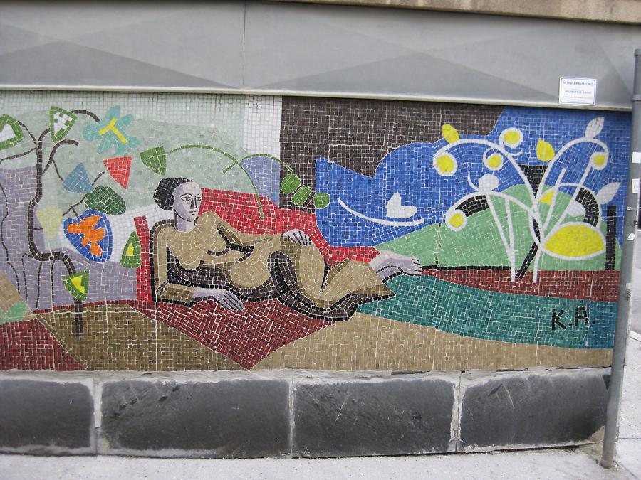 Mosaik 'Flötenspielerin' von Alfred Kornberger 1968