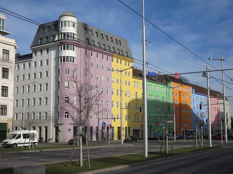 Wiedner Gürtel 2-10, Kunstprojekt 'Fassaden in den Farben der €-Banknoten' von Marcus Geiger 2016