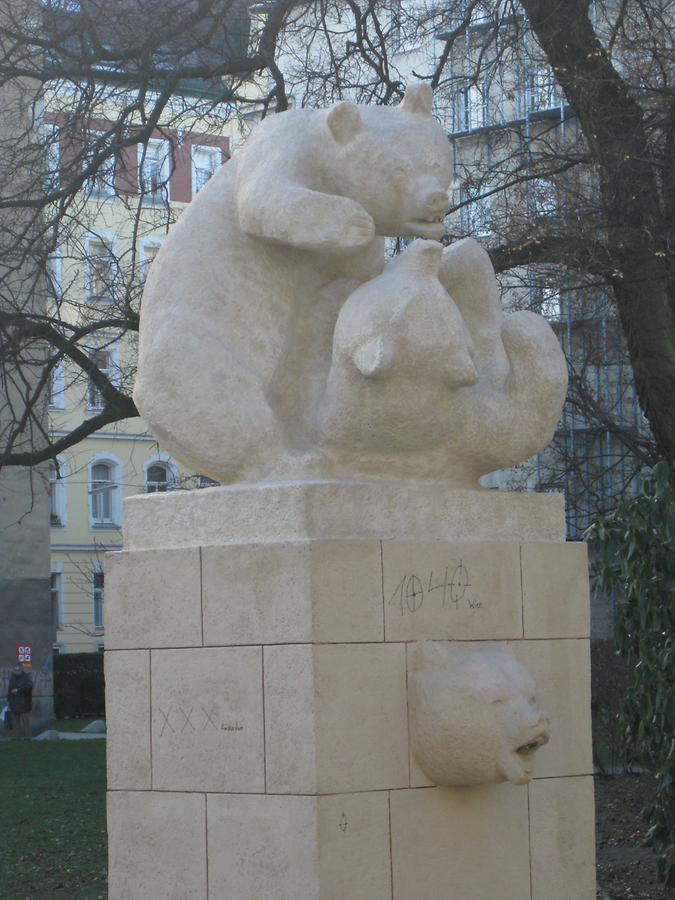 Brunnenplastik 'Bärengruppe' von Franz Barwig d. J. 1952