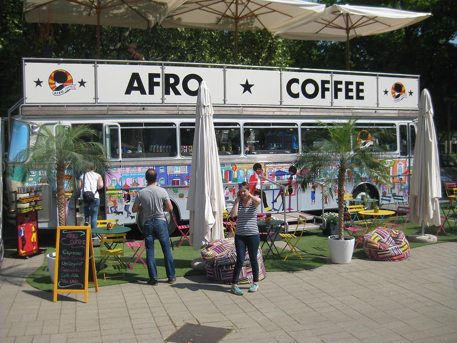 'Afro Coffee-Bus' anläßlich des Wings for Life-World Run 2016