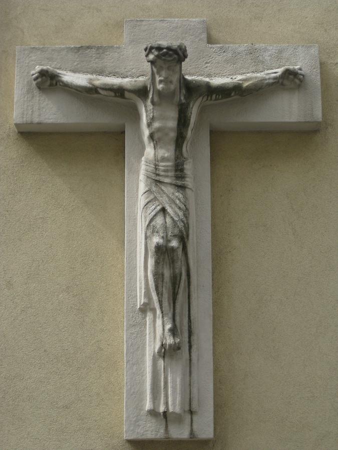 'Jesus am Kreuz'-Wandstatue von Carl Wollek 1936