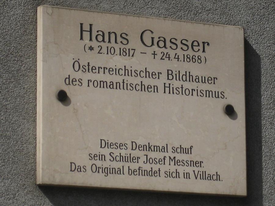 Hans Gasser Gedenktafel neben Hans Gasser Denkmal
