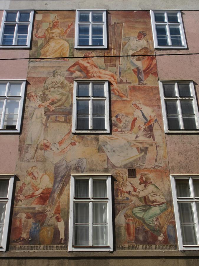 Fassadenfresko 'Kunst und Kunsthandwerk' von Artur Brusenbauch 1933