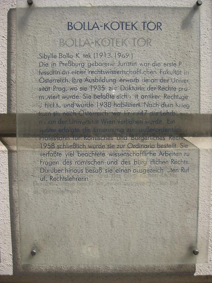 Gedenktafel am (Sybille) Bolla-Kotek-Tor