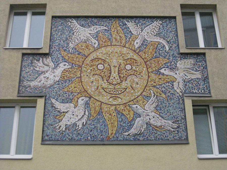 Wandmosaik 'Sonne' von Reinhold Hauck 1956