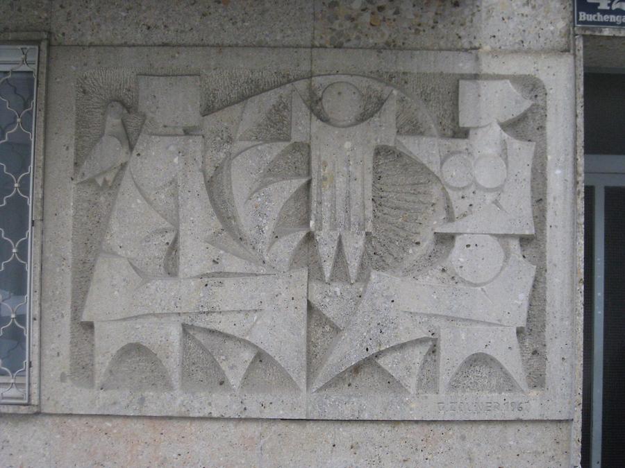 Steinrelief 'Geburt Christi' von G. Zauner 1967